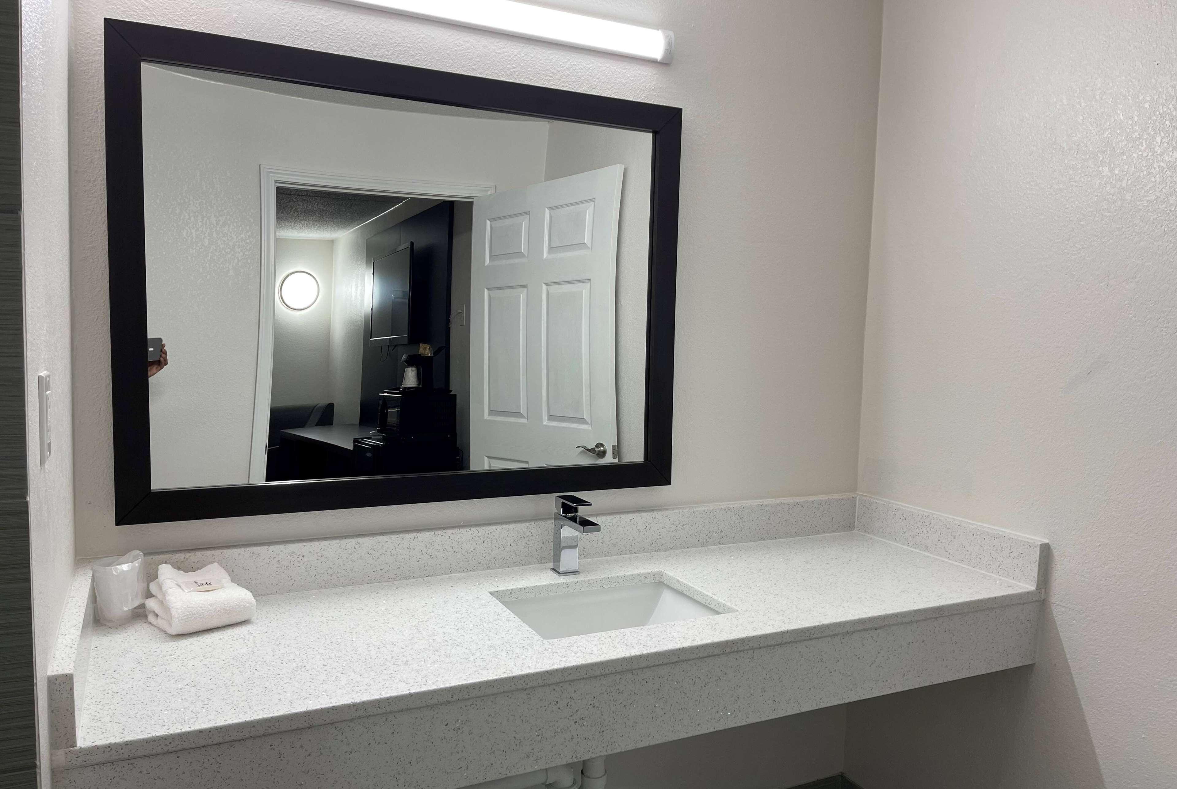Days Inn By Wyndham Calhoun Ga I-75 And Us-41 المظهر الخارجي الصورة