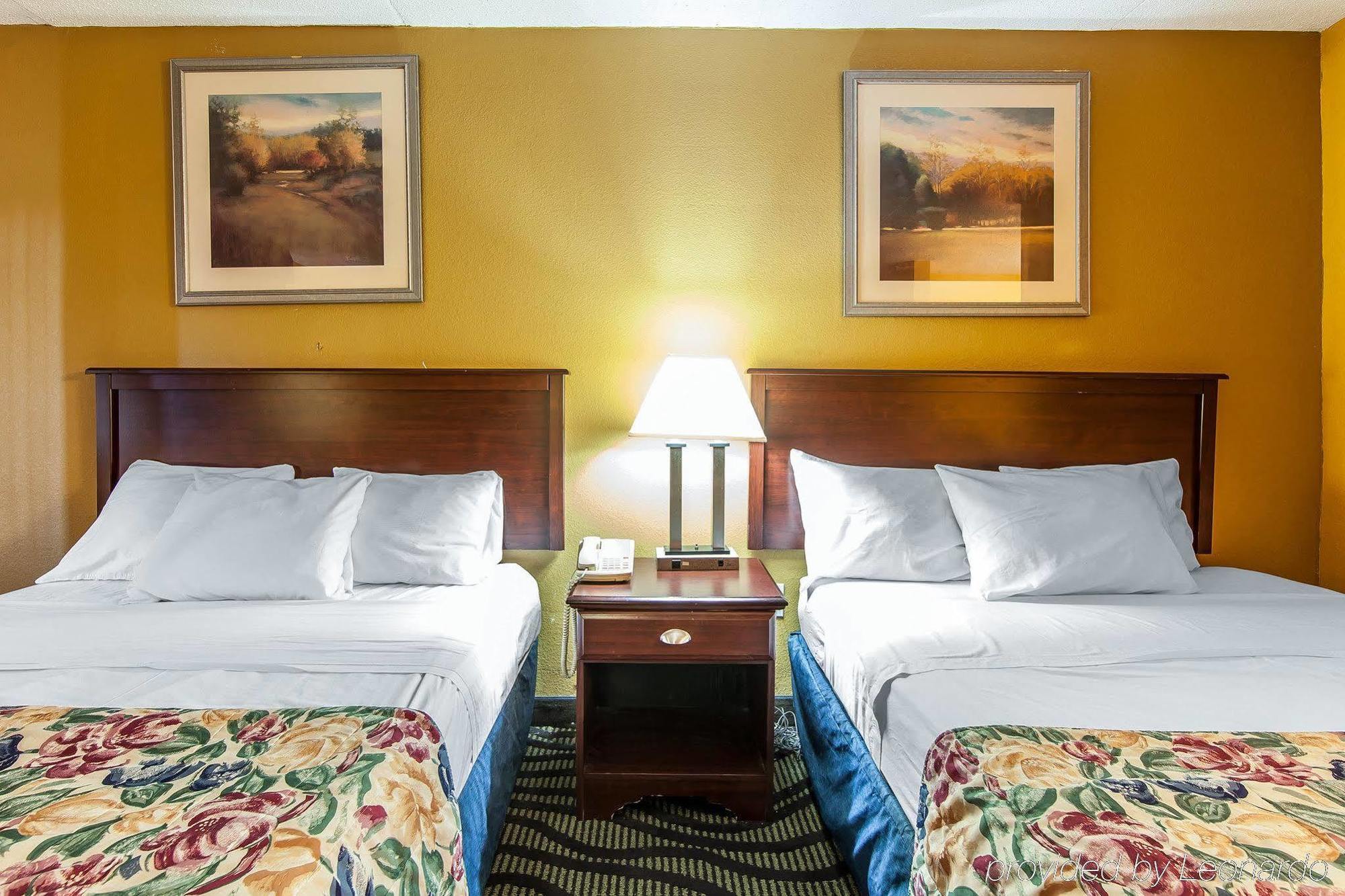 Days Inn By Wyndham Calhoun Ga I-75 And Us-41 المظهر الخارجي الصورة