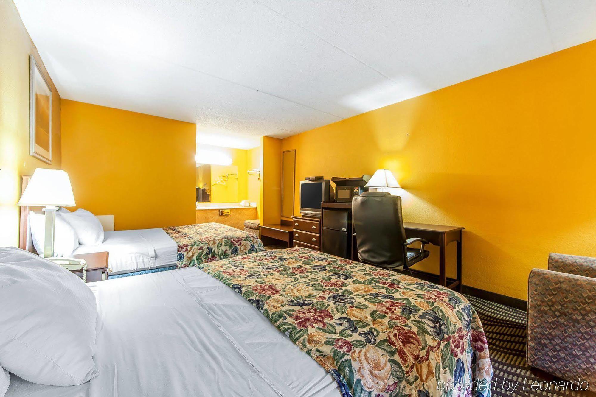 Days Inn By Wyndham Calhoun Ga I-75 And Us-41 المظهر الخارجي الصورة