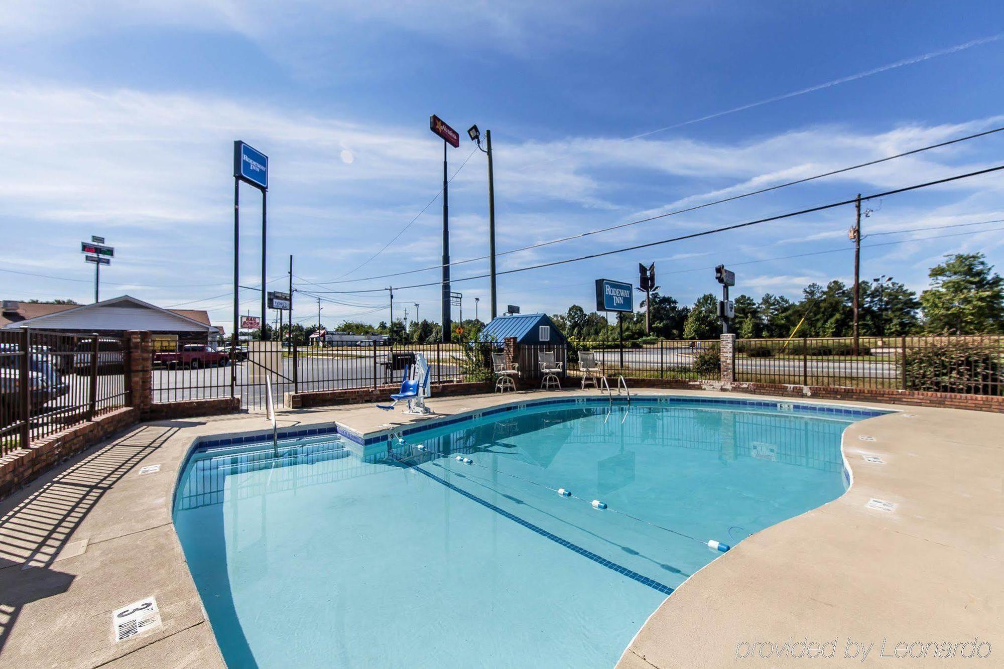 Days Inn By Wyndham Calhoun Ga I-75 And Us-41 المظهر الخارجي الصورة