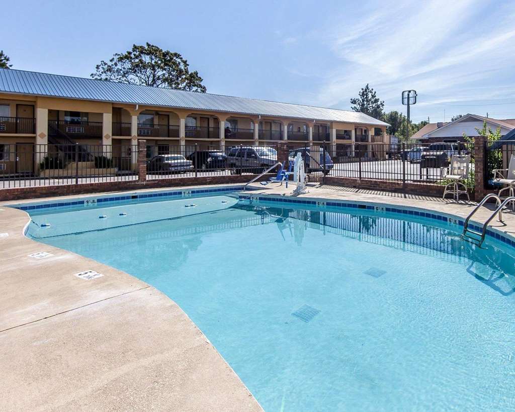 Days Inn By Wyndham Calhoun Ga I-75 And Us-41 المرافق الصورة