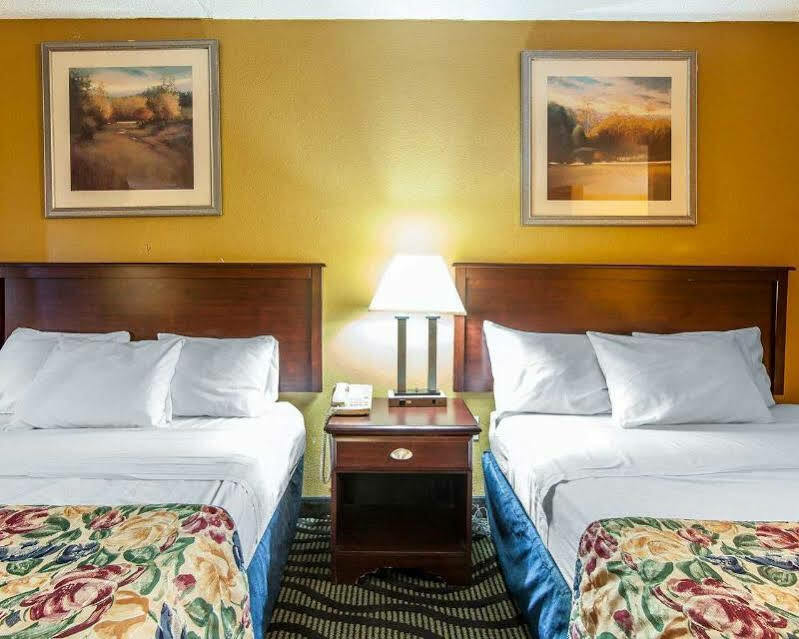 Days Inn By Wyndham Calhoun Ga I-75 And Us-41 المظهر الخارجي الصورة